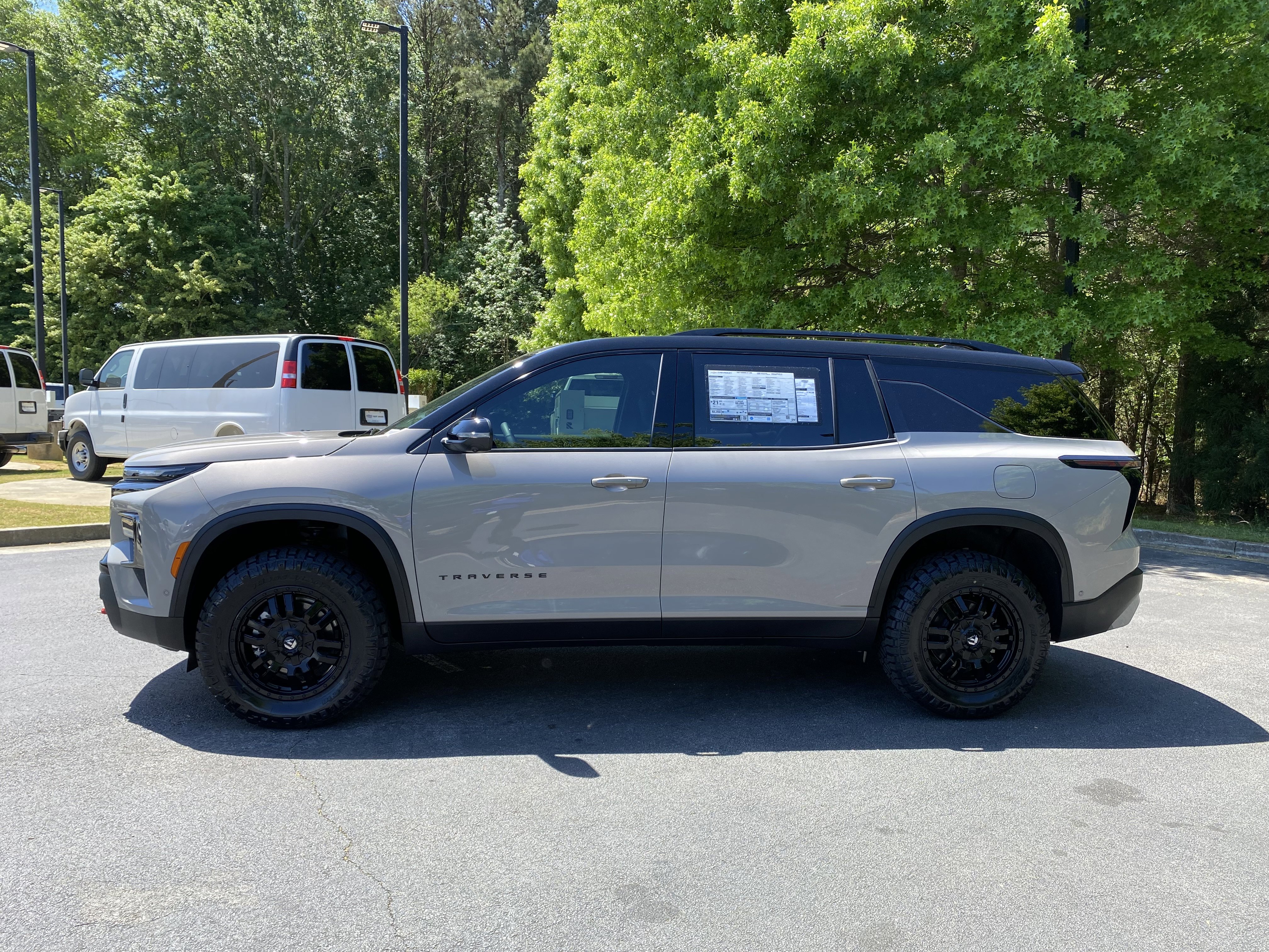 New 2026 Chevrolet Traverse Z71 w/ Enhanced Driving Package AWD/4WD image 6