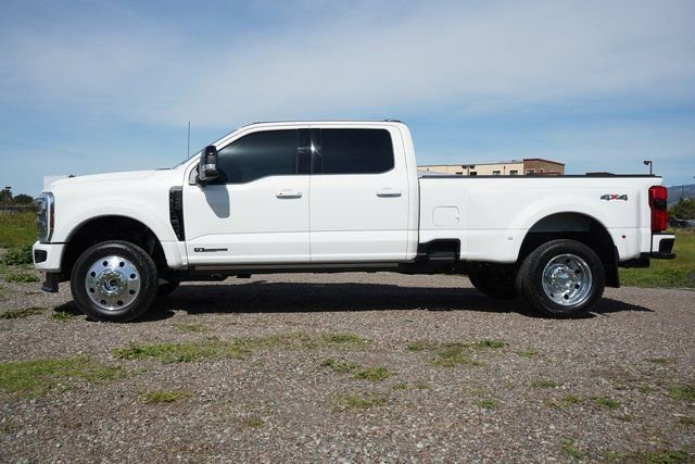 Used 2025 Ford F450 Platinum w/ Camper Package image 5