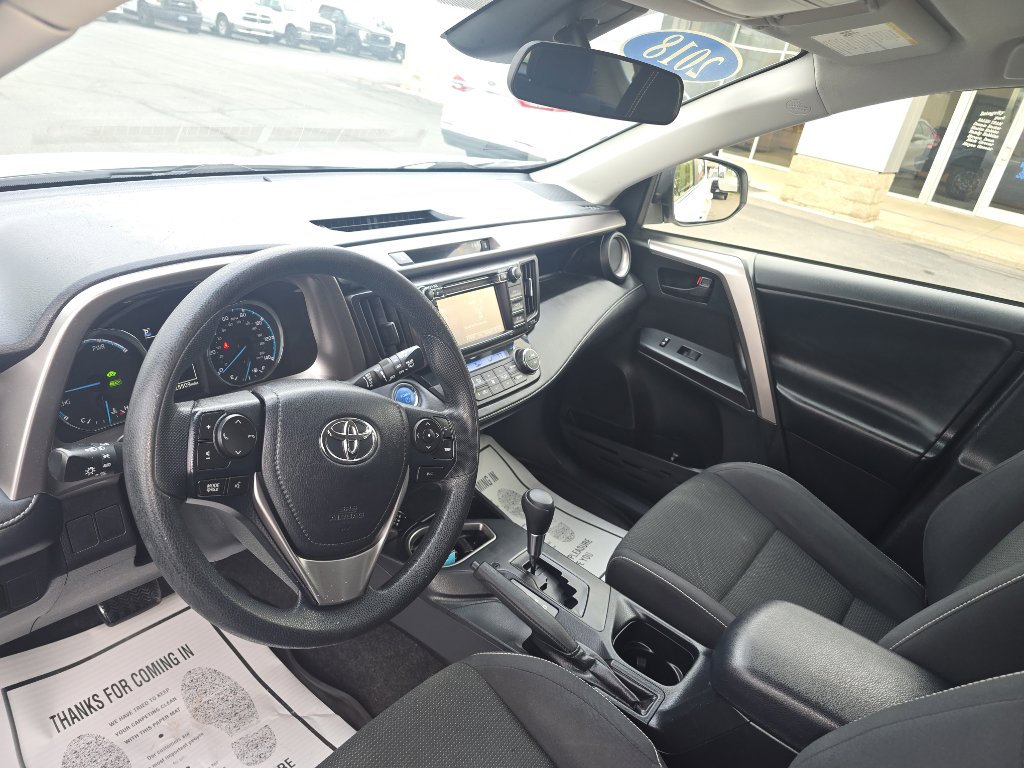 Used 2018 Toyota RAV4 LE image 22