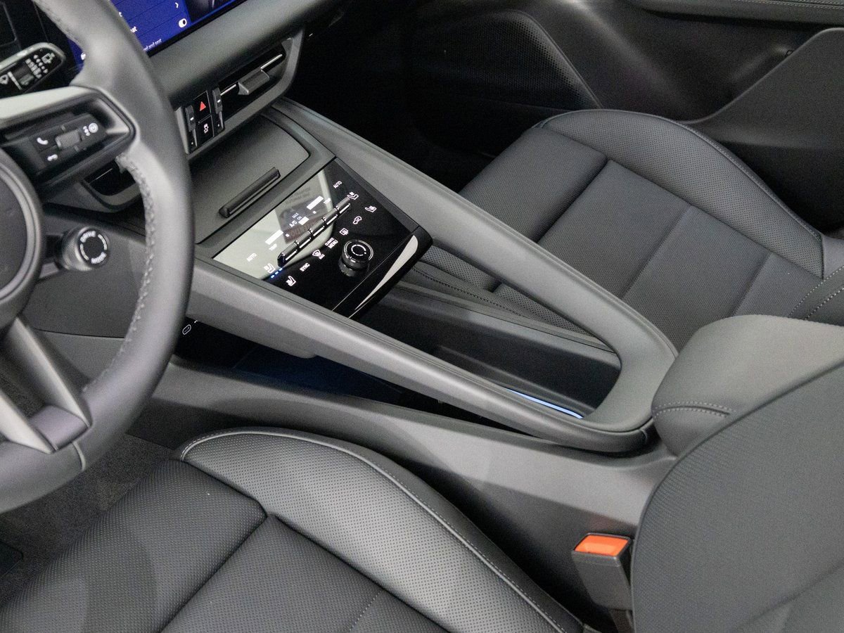 New 2025 Porsche Macan 4S Electric image 14