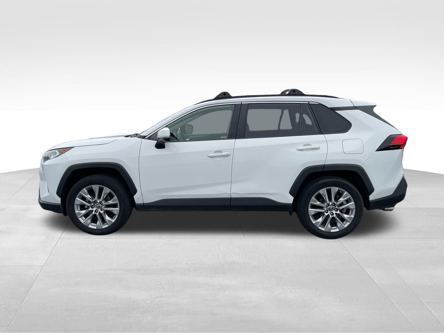 Used 2019 Toyota RAV4 XLE Premium w/ Cold Weather Package AWD/4WD image 12