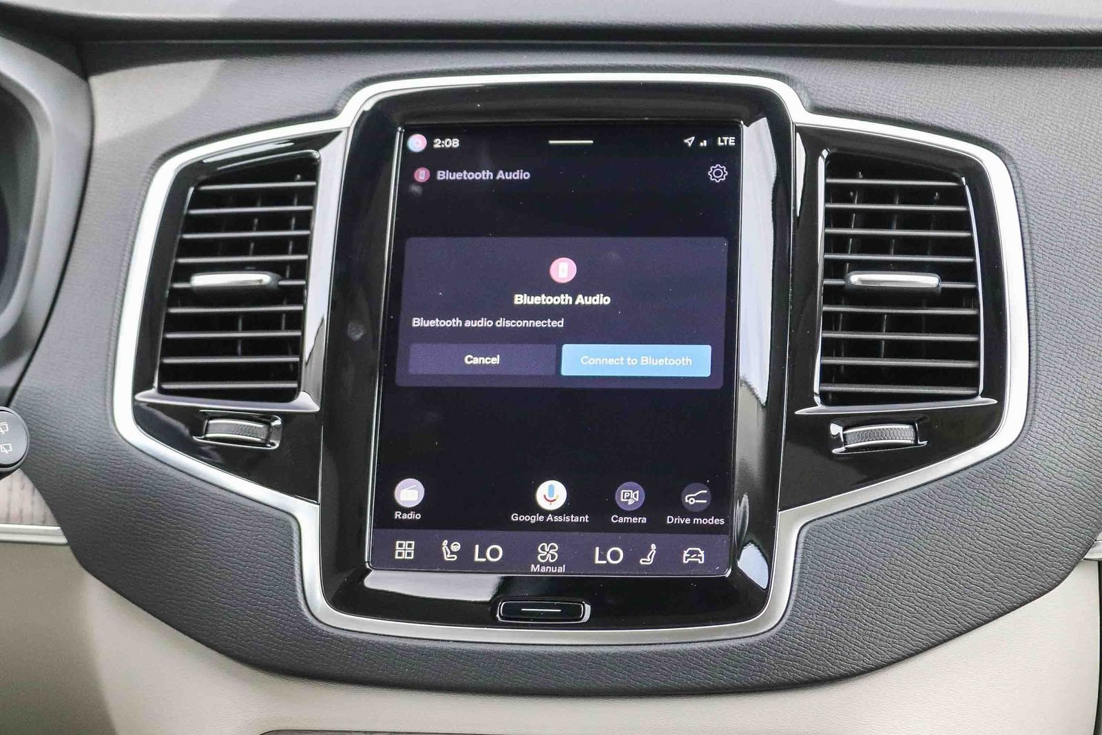 Used 2024 Volvo XC90 T8 Plus w/ Protection Package Premier AWD/4WD image 16