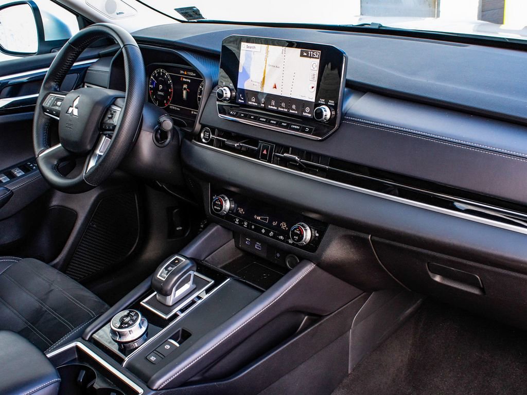 Used 2024 Mitsubishi Outlander SE image 43