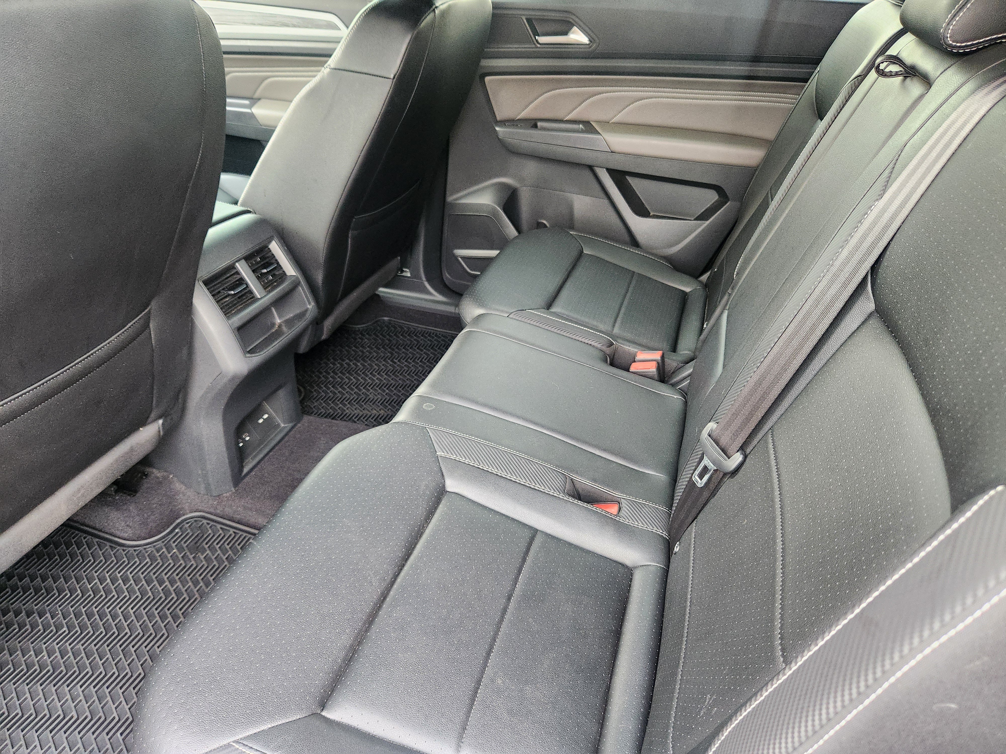 Used 2021 Volkswagen Atlas Cross Sport SE w/ Panoramic Sunroof Package AWD/4WD image 19