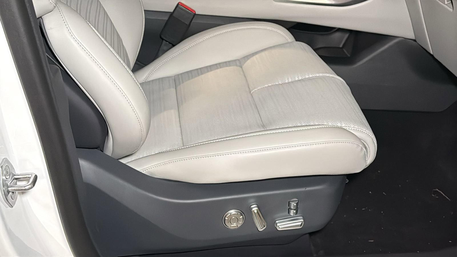 New 2026 Lincoln Nautilus Reserve AWD/4WD image 8