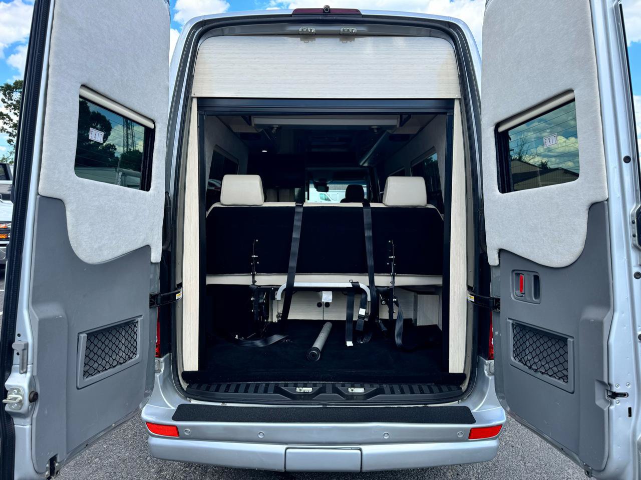 Used 2015 Mercedes-Benz Sprinter 3500 image 7