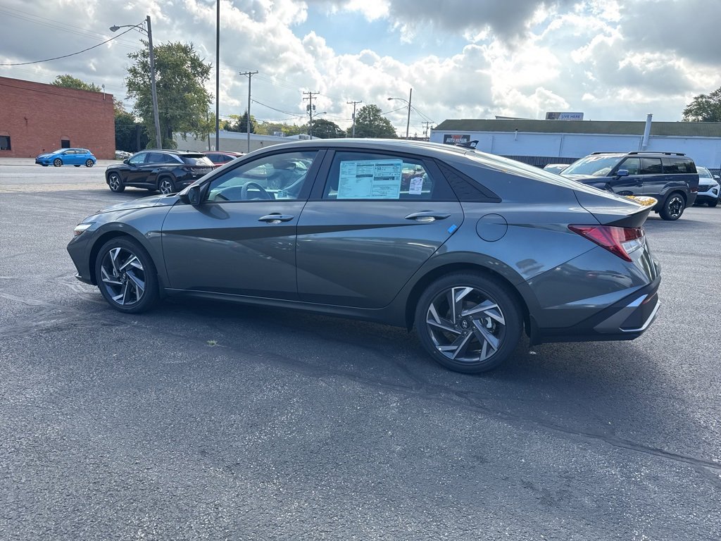 New 2025 Hyundai Elantra SEL image 4