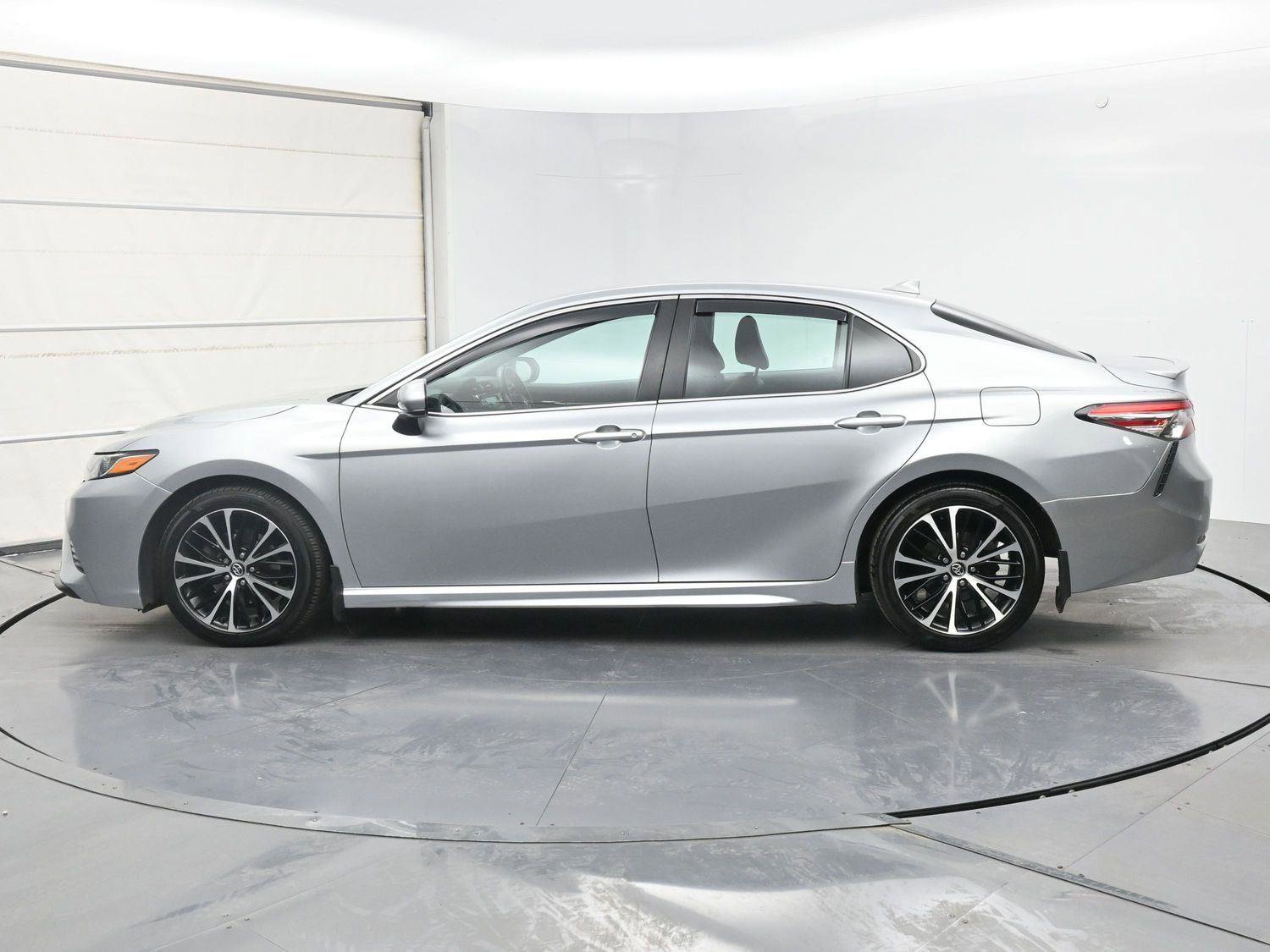 Used 2020 Toyota Camry SE FWD image 19