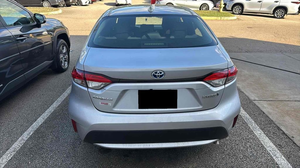 Used 2022 Toyota Corolla LE image 5