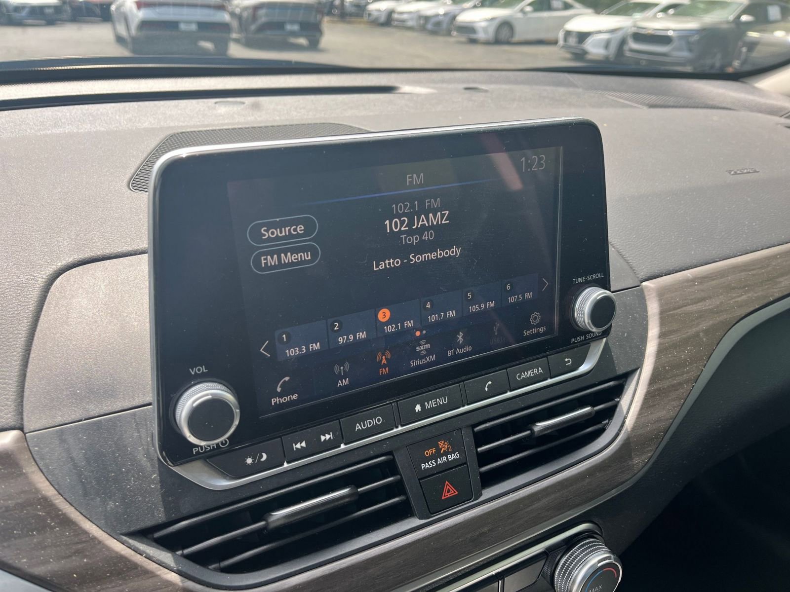 Used 2025 Nissan Altima 2.5 SV image 17