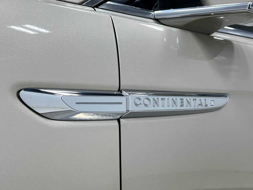 Used 2017 Lincoln Continental Select w/ Climate Package FWD image 40