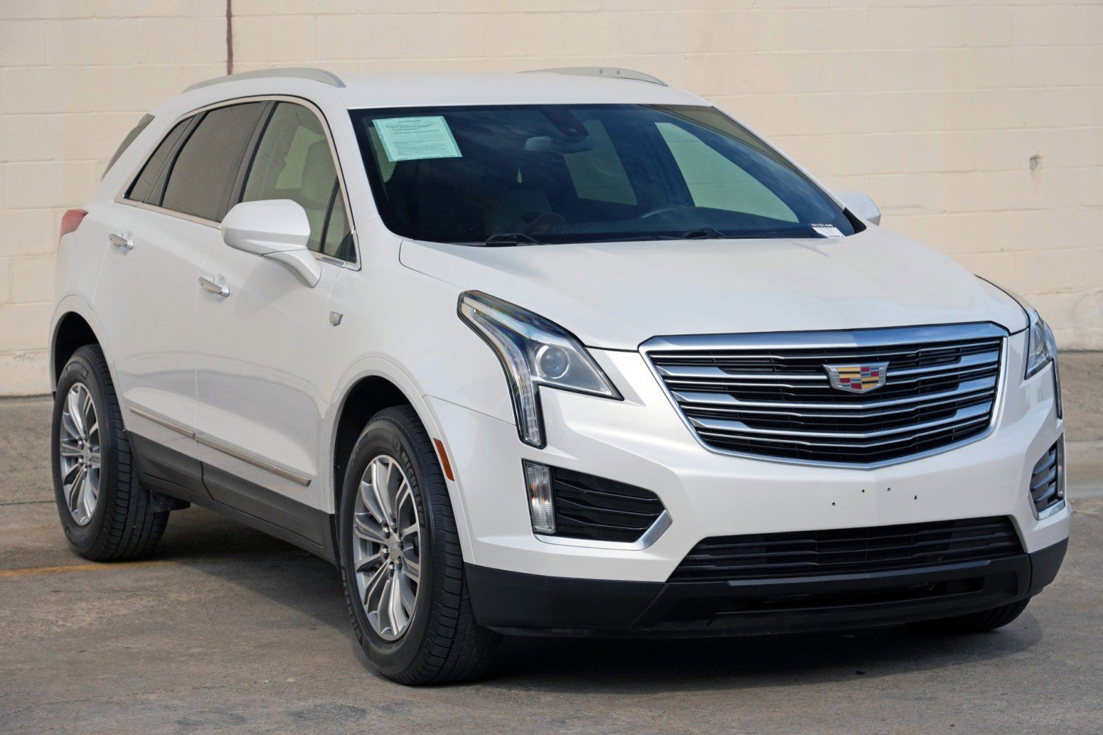 Used 2017 Cadillac XT5 FWD image 47
