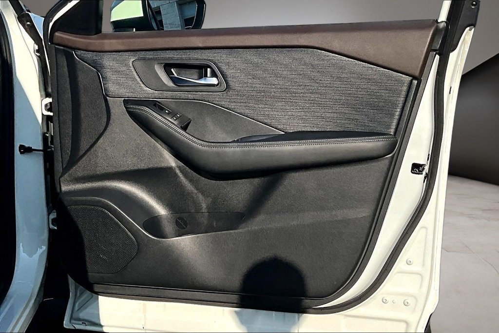 Certified 2023 Nissan Rogue SV AWD/4WD image 27