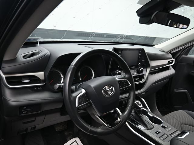 Used 2020 Toyota Highlander LE image 15