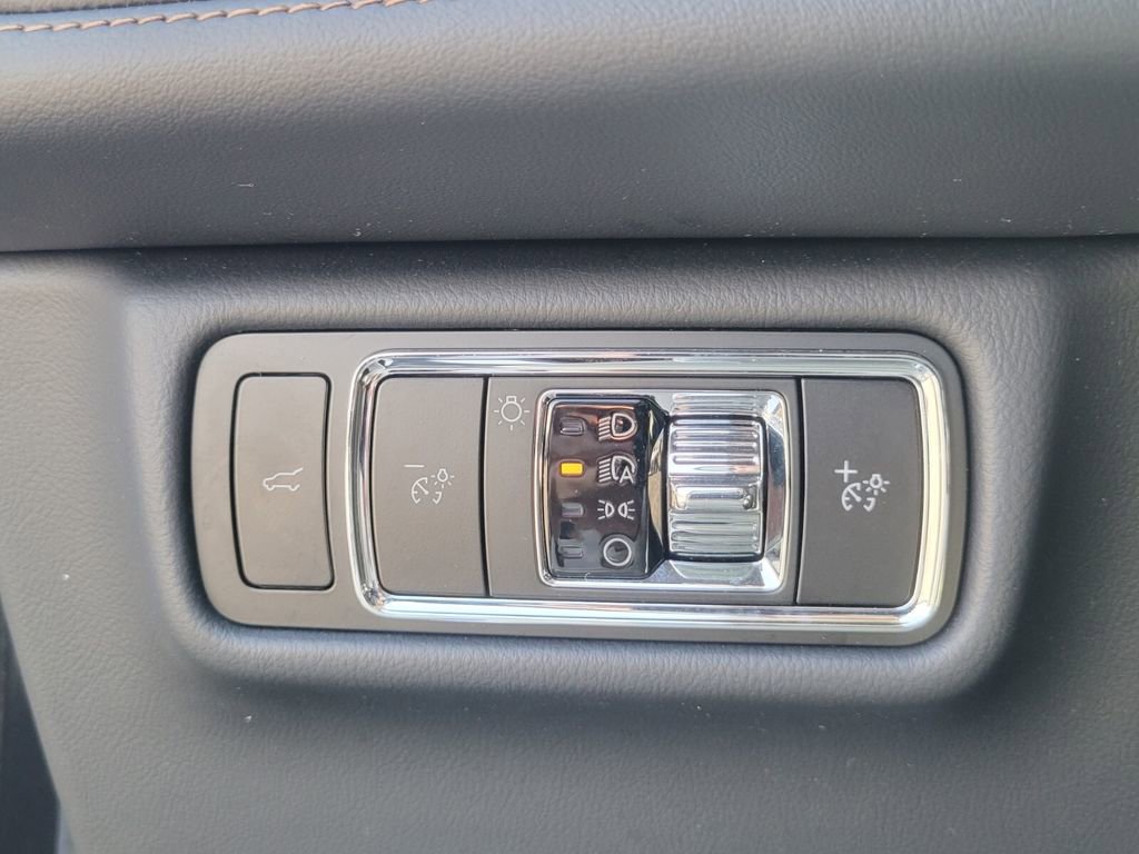 Used 2025 Lincoln Aviator AWD image 21