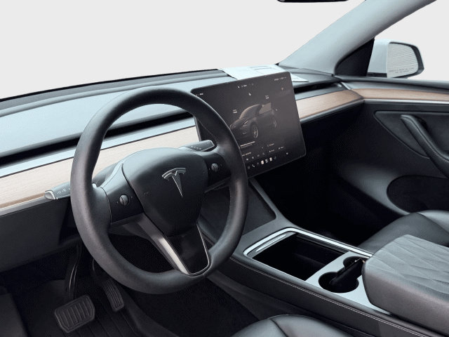Used 2024 Tesla Model Y Long Range AWD/4WD image 31