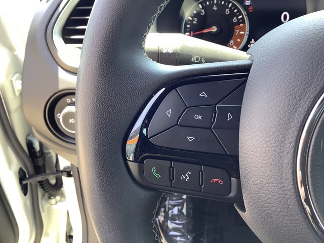 Used 2021 Jeep Renegade Latitude FWD image 13