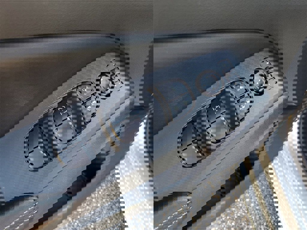 Used 2024 Nissan Altima 2.5 SV image 9