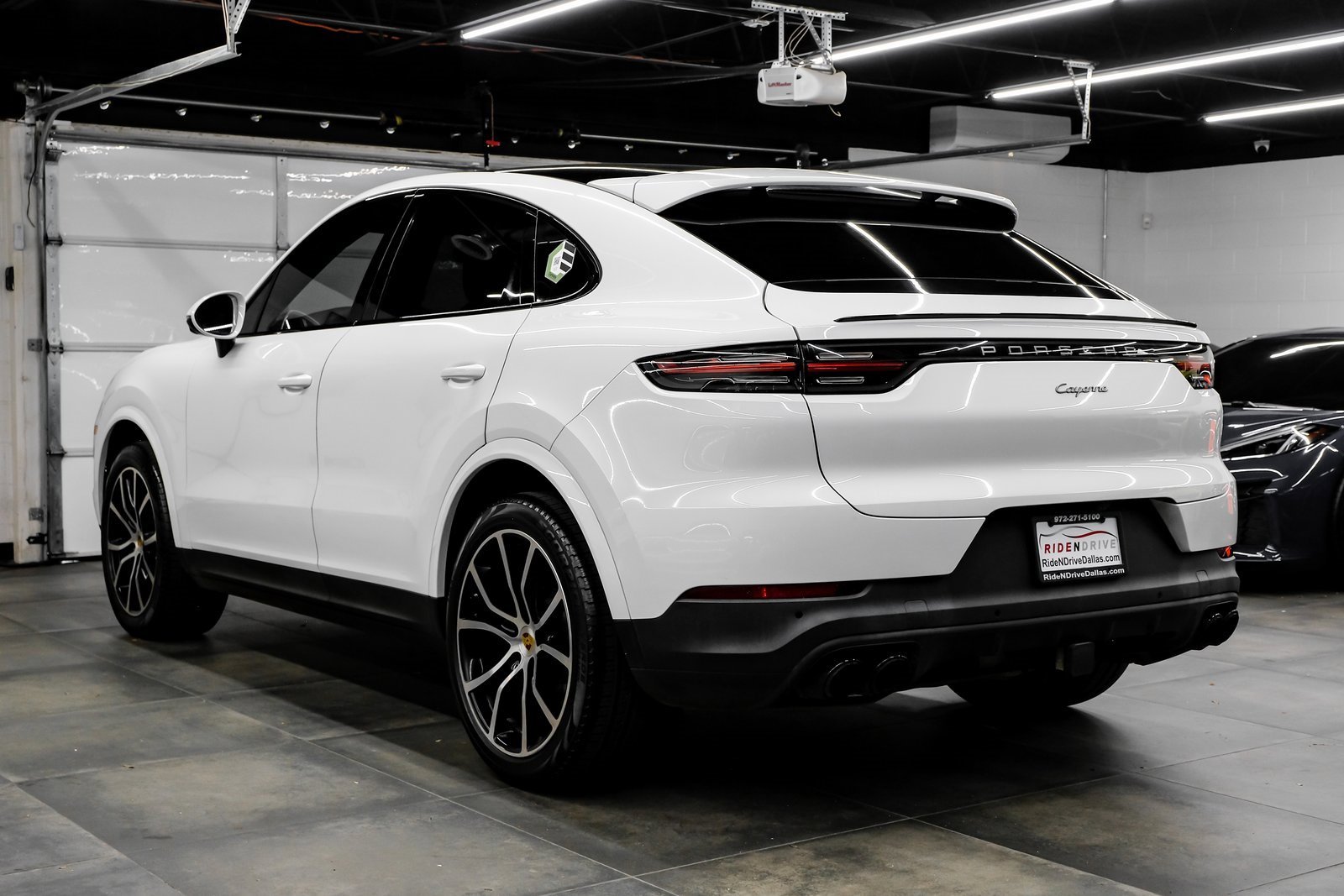 Used 2023 Porsche Cayenne Coupe image 18