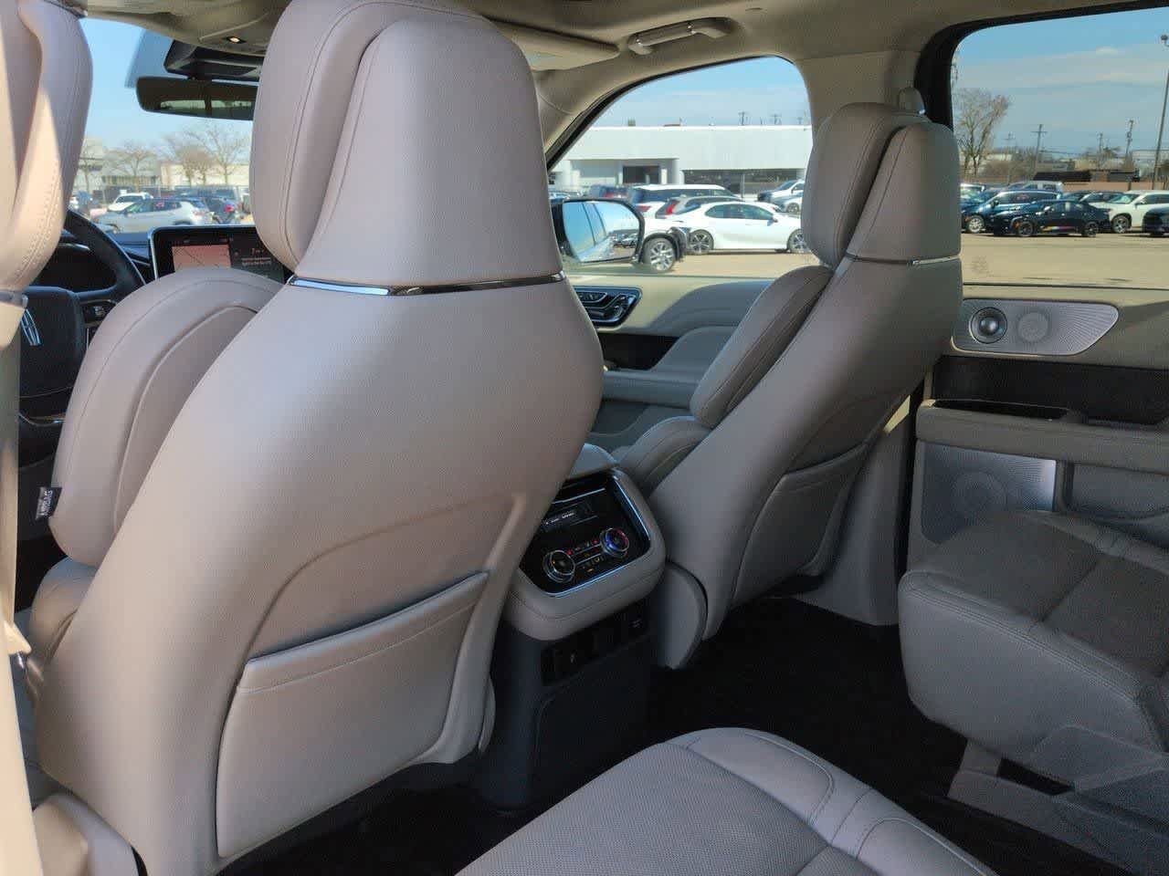 Used 2021 Lincoln Navigator Reserve w/ Luxury Package AWD/4WD image 18
