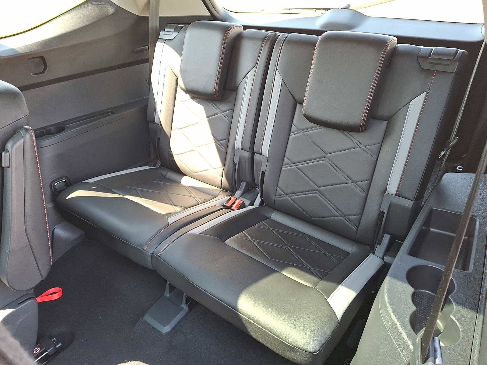 Used 2025 Volkswagen Atlas Peak Edition SE AWD/4WD image 9