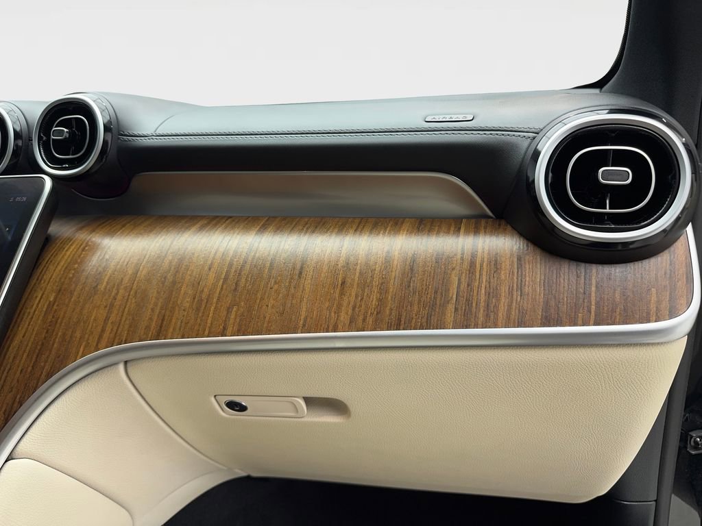 Used 2024 Mercedes-Benz GLC 300 4MATIC image 42