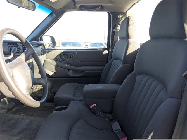 Used 2003 Chevrolet S10 Pickup 2WD Regular Cab image 12