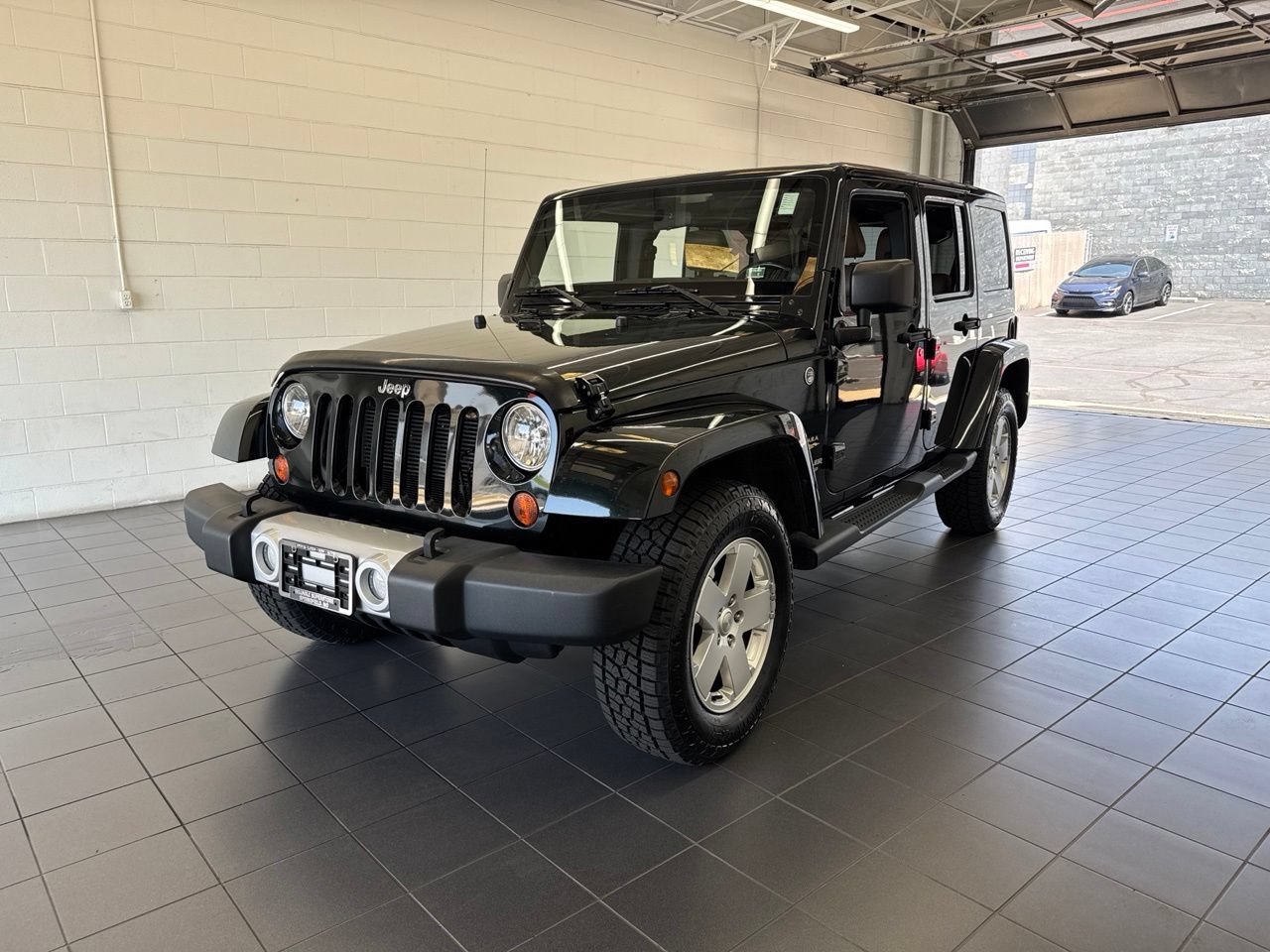 Used 2012 Jeep Wrangler Unlimited Sahara w/ Connectivity Group AWD/4WD image 3