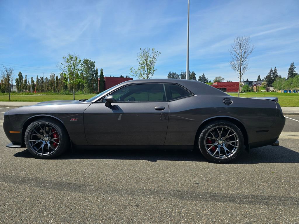 Used 2016 Dodge Challenger SRT w/ Technology Group RWD image 2