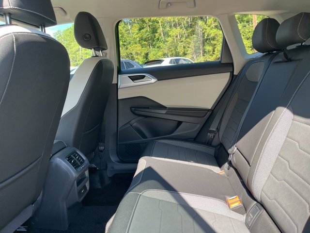 New 2025 Volkswagen Taos SE image 12