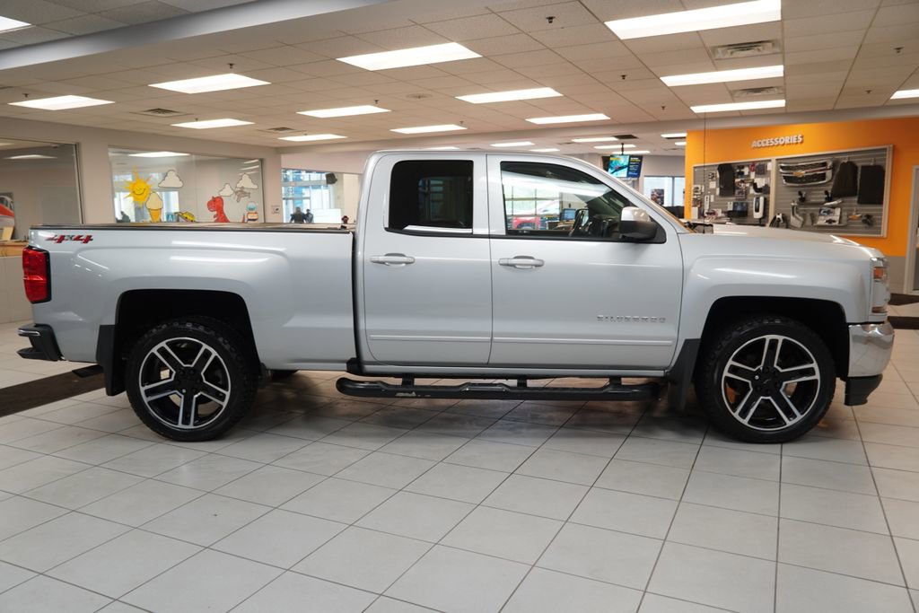 Used 2018 Chevrolet Silverado 1500 LT w/ LPO, Black Pack AWD/4WD image 12