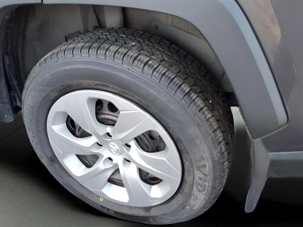 Used 2021 Toyota RAV4 LE image 14