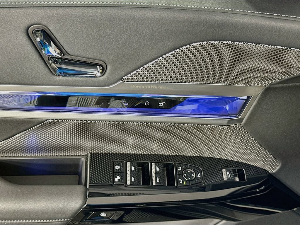 Certified 2025 BMW 740i w/ Premium Package RWD image 18