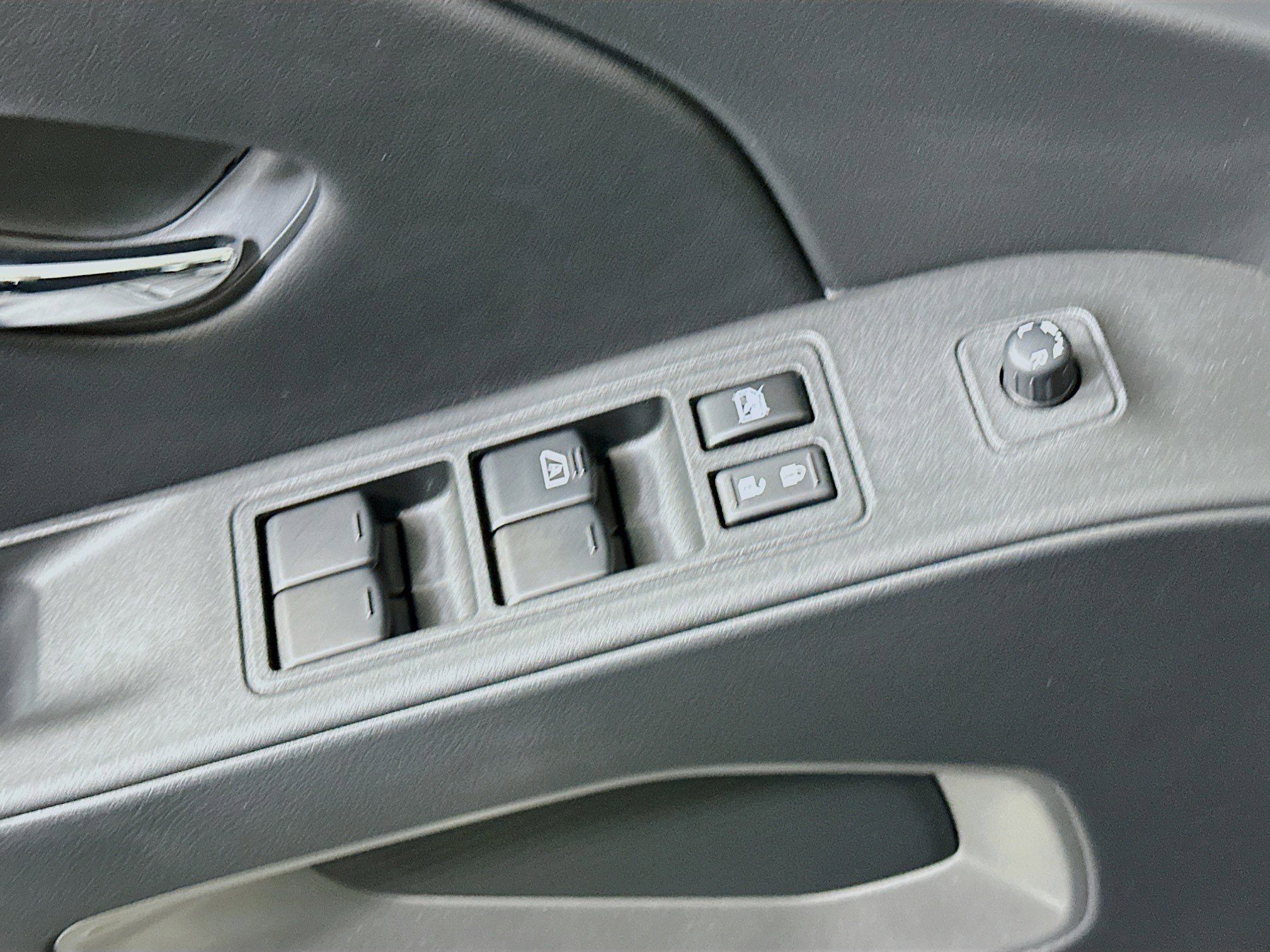 Used 2025 Nissan Frontier SV image 15