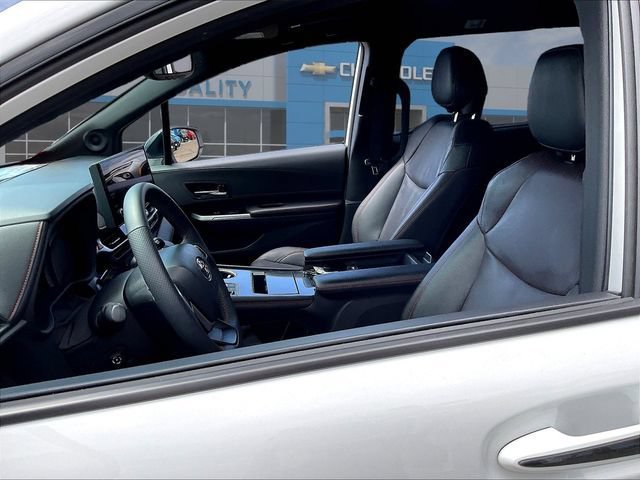 Used 2025 Toyota Sienna XSE w/ XSE Premium Package FWD image 23