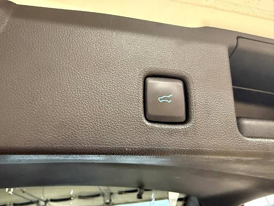Used 2022 Ford Escape SEL image 22