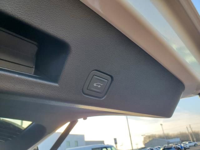 New 2026 Chevrolet Traverse LT w/ Driver Confidence Package image 8