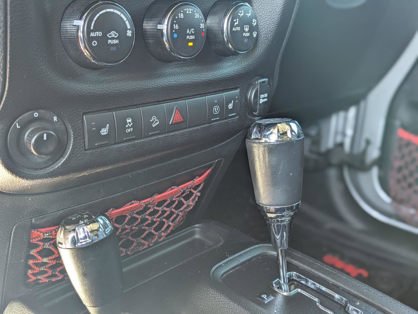 Used 2018 Jeep Wrangler Unlimited Rubicon w/ Max Tow Package AWD/4WD image 30