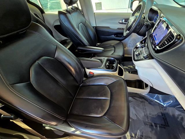 Certified 2024 Chrysler Pacifica Select image 23