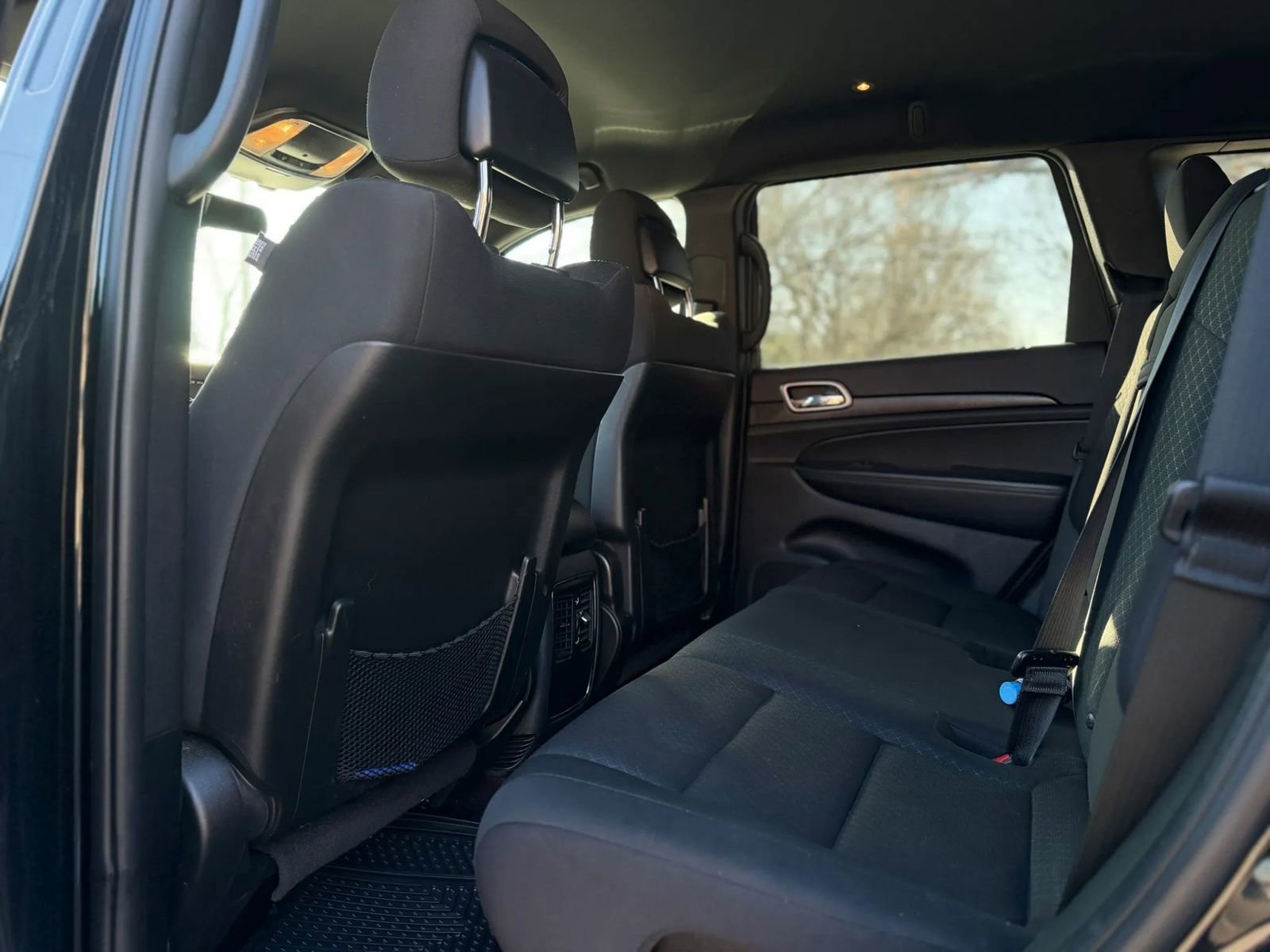 Used 2018 Jeep Grand Cherokee Laredo AWD/4WD image 11