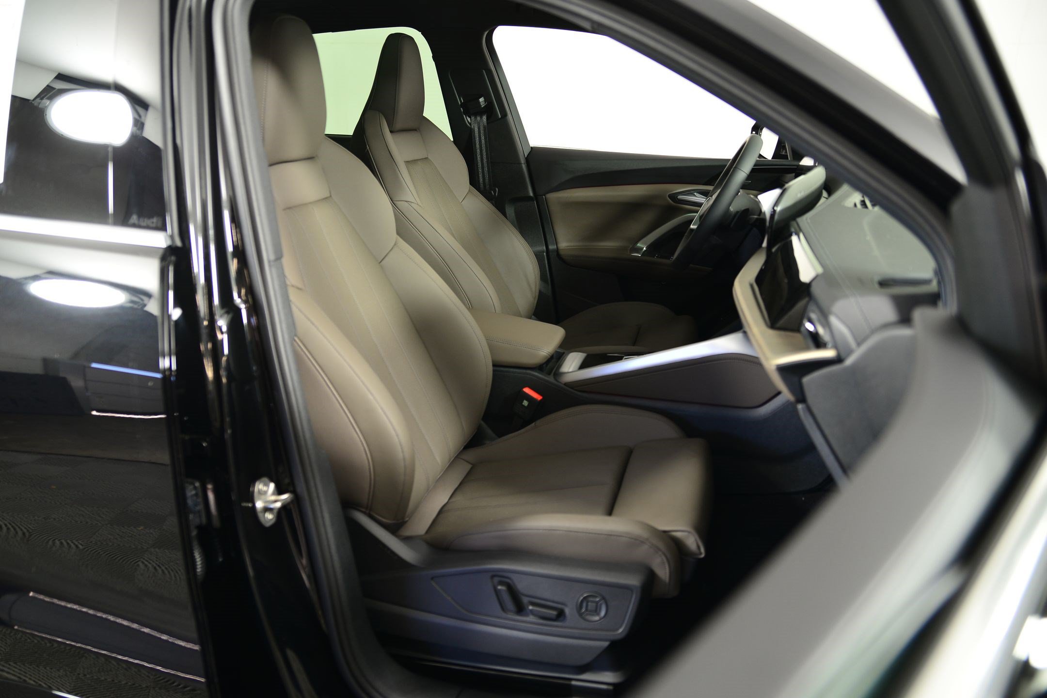 New 2025 Audi Q5 Premium AWD/4WD image 17