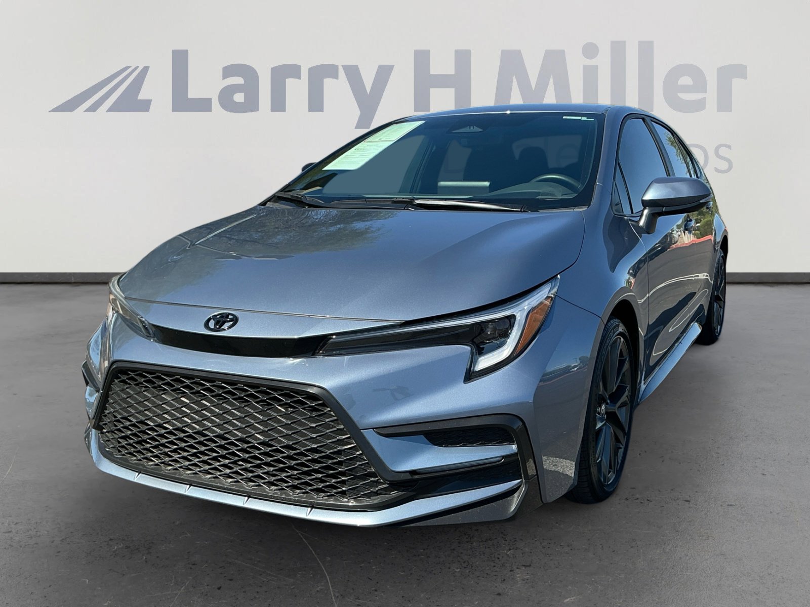 Certified 2025 Toyota Corolla SE FWD image 1