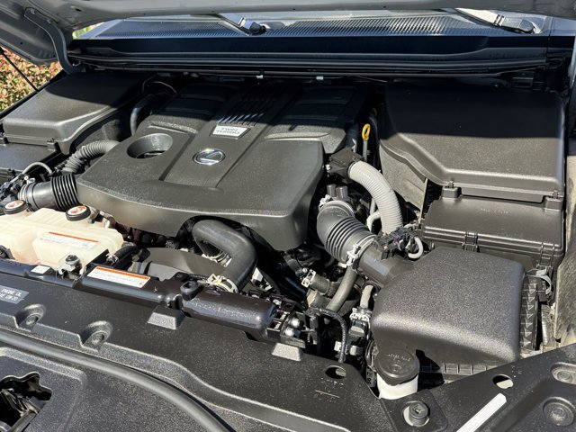 Used 2024 Lexus GX 550 AWD/4WD image 5
