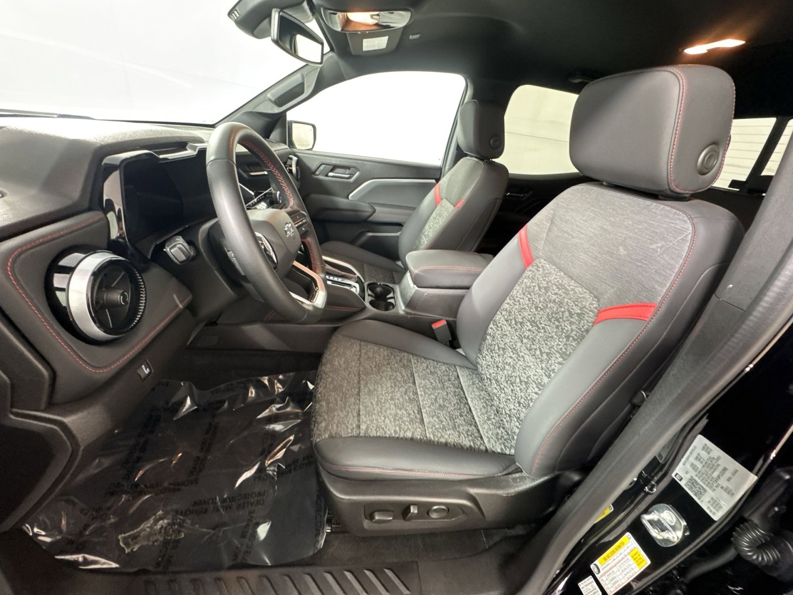 Used 2023 Chevrolet Colorado Z71 w/ Z71 Convenience Package 2 image 13