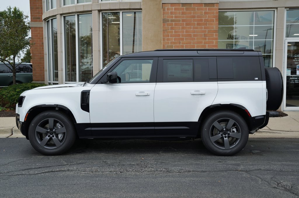 New 2026 Land Rover Defender 110 X-Dynamic SE AWD/4WD image 2