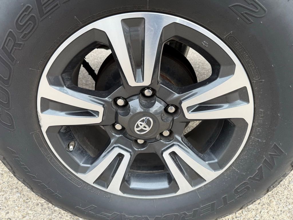 Used 2019 Toyota Tacoma TRD Sport image 11