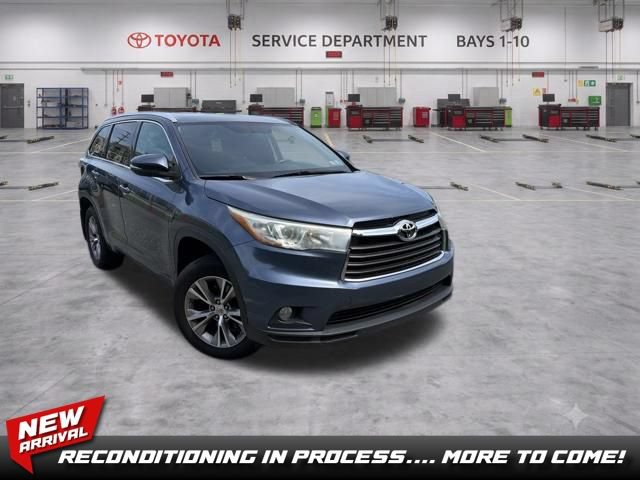 Used 2015 Toyota Highlander XLE AWD/4WD image 1