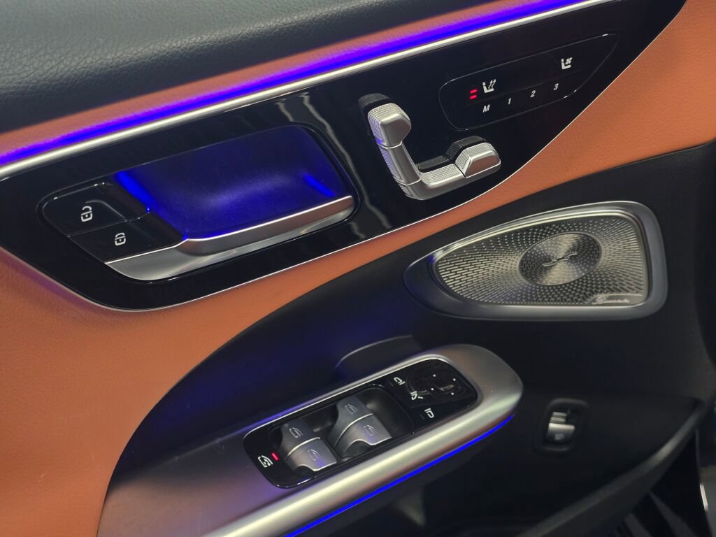 Used 2022 Mercedes-Benz C 300 4MATIC Sedan w/ Pinnacle Trim Package image 37