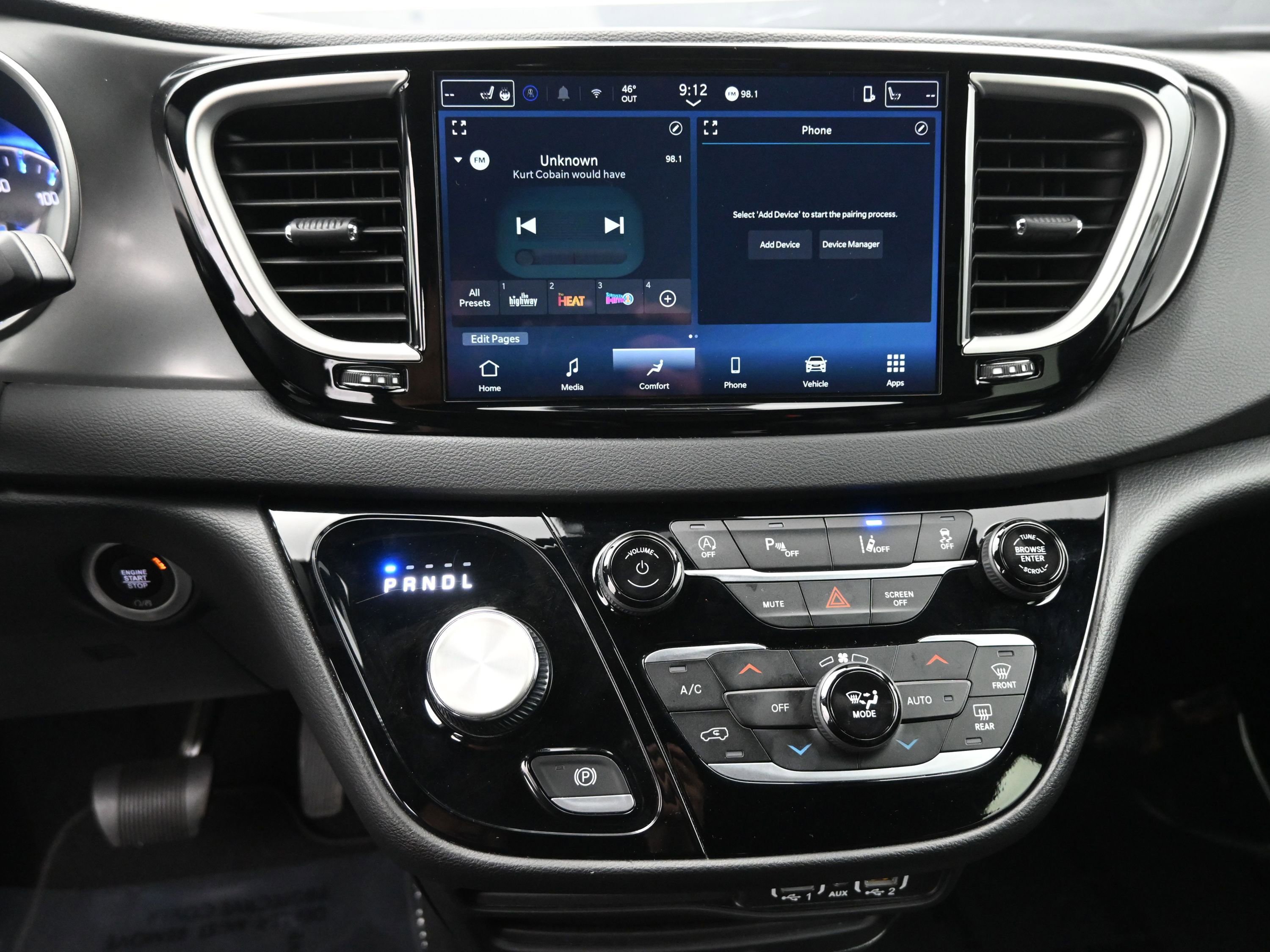 Used 2025 Chrysler Pacifica Select image 13