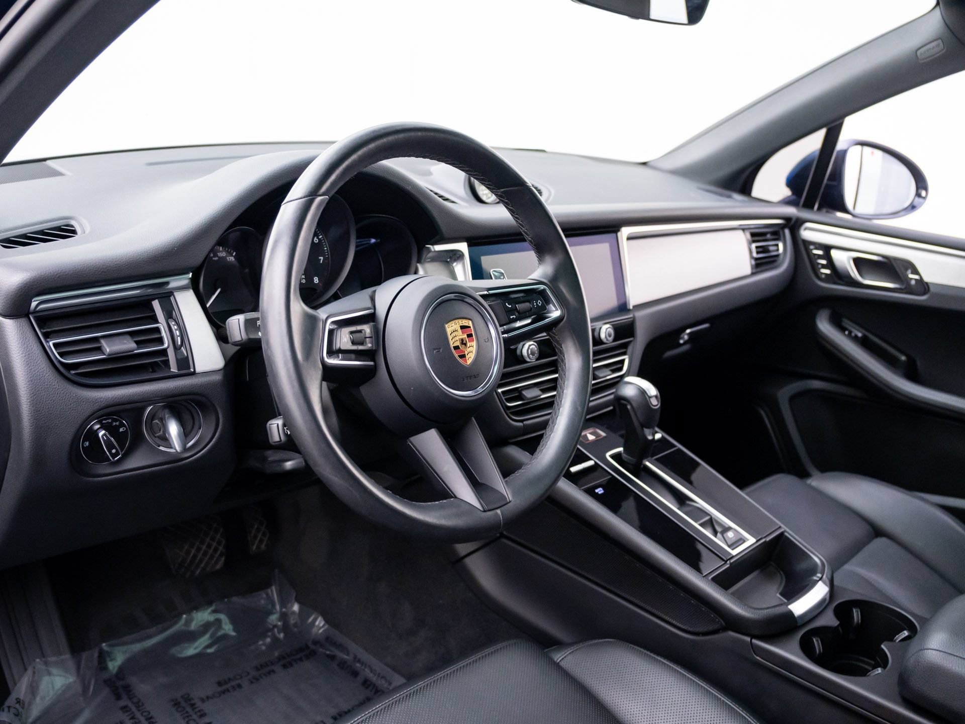 Certified 2023 Porsche Macan AWD/4WD image 4